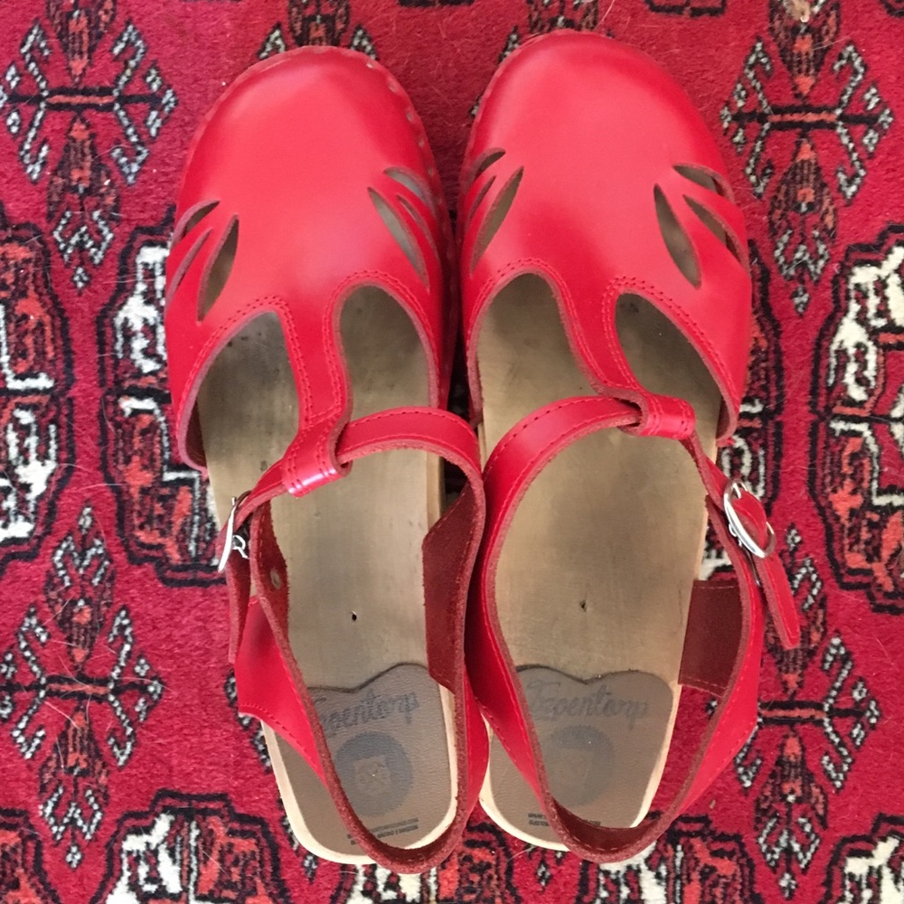 Adorable red troentorp clogs